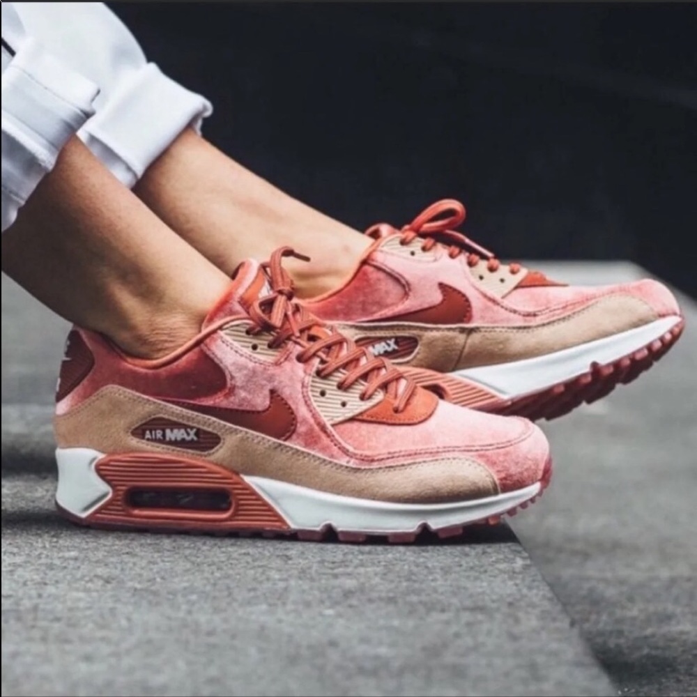 NWT Nike Air Max 90 LX Peach - Picture 3 of 8